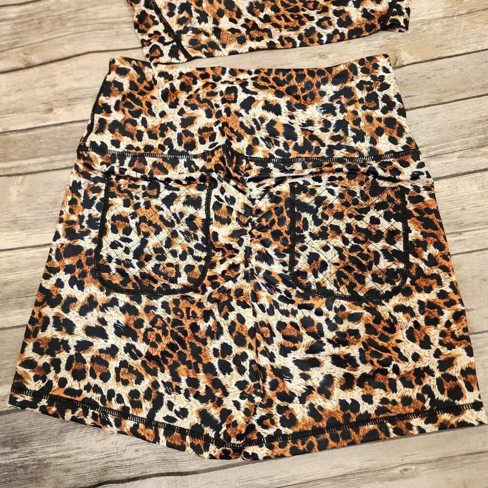Dance2fit NWT Fit Booty animal print bra & scrunch booty shorts set woman size M - Picture 6 of 9